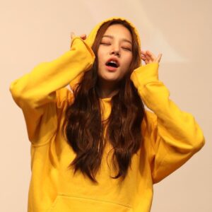 Ahn Sol-bin Instagram - 💛오늘은 아이돌 하는날💛 (라떼가 찍어줌)😘