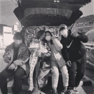 Ahn Sol-bin Instagram - 모두 고생하셨습니다! 현지를 만날 수 있어 행복했고, 코튼캔디를 만나서 더할 나위 없이 좋았습니다 ♥️ 아이돌 더 쿠데타!! 마지막까지 사랑해주시고 많관부!♥️