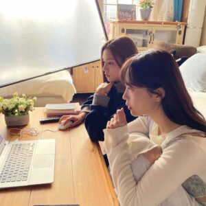 Ahn Sol-bin Instagram - 💻👀❓ #아이돌더쿱 #jtbc드라마 #아이돌 #월화드라마 밤11시
