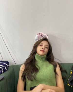 Ahn Sol-bin Instagram - #laboum #Kisskiss #comeback💋