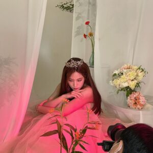 Ahn Sol-bin Instagram - 🌷라붐 컴백 D-1🌷 2021.11.03 6PM

#LABOUM #BLOSSOM #COMEBACK