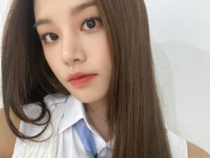 Ahn Sol-bin Instagram - 다만세 + 상상++ = #라붐 🦋