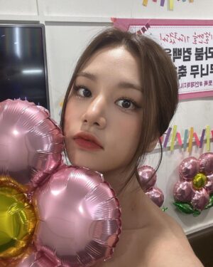 Ahn Sol-bin Instagram - #laboum #Kisskiss #comeback💋
