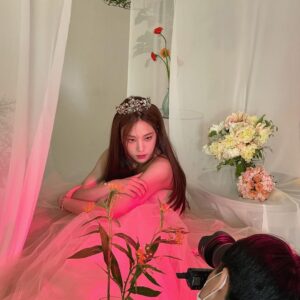 Ahn Sol-bin Instagram - 🌷라붐 컴백 D-1🌷 2021.11.03 6PM

#LABOUM #BLOSSOM #COMEBACK