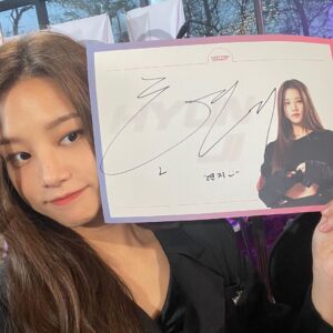 Ahn Sol-bin Instagram - 오늘 밤 11시 jtbc 아이돌 더쿠데타 🖤