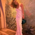 Aisha Sharma Instagram - Life isn’t perfect but your outfit can be 🤗 #nofilterneeded
