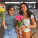 Aishwarya Krishnan Instagram - @ar_mo54 just catching me candid in The City Of Joy! 💕 #kolkata #cityofjoy #kolkataphotography #instapic #instagood #prettyflowers Kolkata - The City of Joy