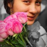 Aishwarya Krishnan Instagram - @ar_mo54 just catching me candid in The City Of Joy! 💕 #kolkata #cityofjoy #kolkataphotography #instapic #instagood #prettyflowers Kolkata - The City of Joy