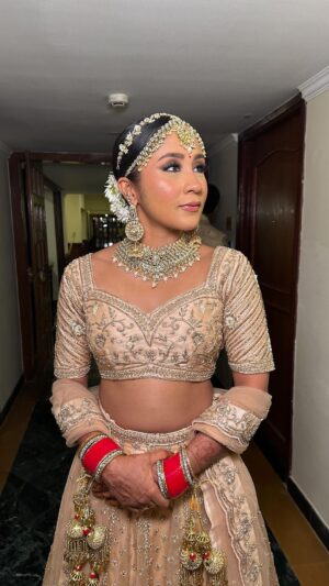 Aishwarya Krishnan Instagram - Thoroughly enjoyed being a Bride ❤️

Make up: @ayushiaroramakeup thank you for the best make up 🤗

.
.
.
.
.
.
.
.
.
.
.
#reels #reelsinstagram #reelitfeelit #bride #bridalmakeup #love #wedding #marriage #bigfatindianwedding