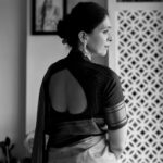 Aishwarya Narkar Instagram - Bolo...kaha?? #aishwaryanarkar #saree #brands #maharasthrian #fashion #instagram