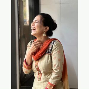Aishwarya Narkar Instagram - Laugh out loud.....and see the magic🤭....

P.c. none other than @titeekshaatawde ❤️

#aishwaryanarkar #candid#real#instgram #instapost #instafashion #festival #viral h
