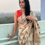 Aishwarya Narkar Instagram - 💕💕💕 📸♥️@ashwinikasar18 Saree @soul_emporium 💕 #aishwaryanarkar #sareefashion #sareelove #saree #instafashion #style #silk#instagram