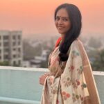 Aishwarya Narkar Instagram - 💕💕💕 📸♥️@ashwinikasar18 Saree @soul_emporium 💕 #aishwaryanarkar #sareefashion #sareelove #saree #instafashion #style #silk#instagram