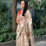 Aishwarya Narkar Instagram - 💕💕💕 📸♥️@ashwinikasar18 Saree @soul_emporium 💕 #aishwaryanarkar #sareefashion #sareelove #saree #instafashion #style #silk#instagram