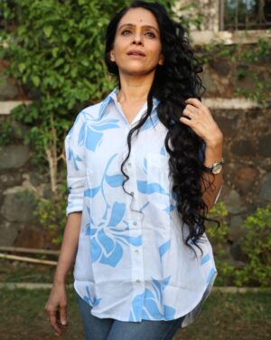 Aishwarya Narkar Instagram - Keepin' it cute in this shirt....

Shirt @gazillion.in ❤️

Hair @chanda.pawar.9862 
P.c. @kadamvishal48

#aishwaryanarkar #shirts #cotton #pure#fashion #style#instafashion #instagram
