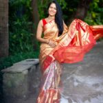 Aishwarya Narkar Instagram - ♥️♥️♥️♥️ Saree @soul_emporium ❣️ 📸❣️@harshalnikale #aishwaryanarkar #sareefashion #sareelove #style #brands#instaf#feel#vibe#instagood #viral#post