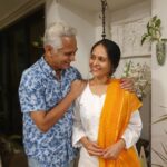 Aishwarya Narkar Instagram - 28yrs of togetherness ❣️🫰🥹 #aishwaryanarkar #avinashnarkar #couple #instagram #family
