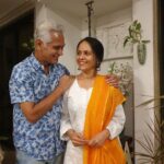 Aishwarya Narkar Instagram - 28yrs of togetherness ❣️🫰🥹 #aishwaryanarkar #avinashnarkar #couple #instagram #family