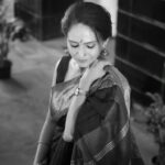 Aishwarya Narkar Instagram - ...... 📸♥️@sana_un_suna #aishwaryanarkar #saree #styling #monochromatic #feel#vibe#instapost #viral#post #fashion #traditional #instagram