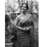 Aishwarya Narkar Instagram - only uljhan...♥️ 📸❤️@ashayrtulalwar #aishwaryanarkar #monochromatic #sareestyling #fashion #style #instapost #instagram