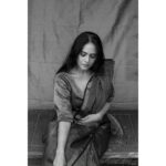 Aishwarya Narkar Instagram - Reposting..due to grid "zol"🤭 📸♥️@ashayrtulalwar 💞 #aishwaryanarkar #saree #love #styling #instatrending #instagram