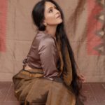 Aishwarya Narkar Instagram - .... 💓📸🫰@ashayrtulalwar #aishwaryanarkar #sareestyling #sareelove #instafashion #openhair #viral #post#instagram #fashionstyle
