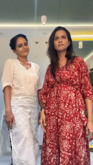 Aishwarya Narkar Instagram - 🤍❤️..!! 
They say: Explain your friendship… 
We: Just Matching the vibe..!! 💃🏻💃🏻
@aishwarya.narkar Isn’t it?!? 

#réel #instareels #instagram #viral #viralvideos #trendingreels #blessed #blessedsoul #marathiactress #actress #ashwinikasar