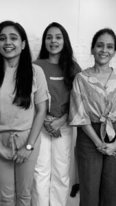 Aishwarya Narkar Instagram - Family of Saatvya Mulichi Saatvi Mulgi 🫶🏻❤️ . . . #titeekshatawde #aishwaryanarkar #ektadangar #saatvyamulichisaatvimulgiofficial #zeemarathi #zee5 #daughters #3siblings #3idiots #reelkarofeelkaro #instagramreels #reels #comedy #funnyreels Mumbai, Maharashtra