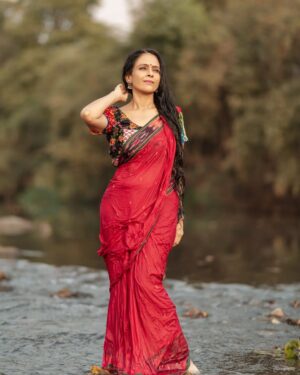 Aishwarya Narkar Instagram - ❤️❤️

📸❣️@ashayrtulalwar

#aishwaryanarkar #sareelove #feel #vibe #instafashion #instapost #instagram #brands