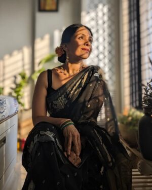 Aishwarya Narkar Instagram - मकर सक्रांतीच्या खूप शुभेच्छा 🫶

Jwellery.. @ovees_art_jewellery❤️

#aishwaryanarkar #blacksaree#makarsankrant #festival #maharashtrian #instagram