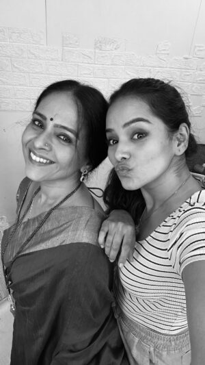 Aishwarya Narkar Instagram - To all my fellow shopaholics friends🫣

#Titeekshatawde #saatvyamulichisaatvimulgi  #smsm #zeemarathi #netra #beingnetra #instagood #instaworld #instagram #actorslife #actor #actress #artist #marathimulgi #bts #reels #reelitfeelit #real #happy #love #shootlife #shoot #bollywood #marathi #television #grateful