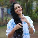 Aishwarya Narkar Instagram - Keepin' it cute in this shirt.... Shirt @gazillion.in ❤️ Hair @chanda.pawar.9862 P.c. @kadamvishal48 #aishwaryanarkar #shirts #cotton #pure#fashion #style#instafashion #instagram