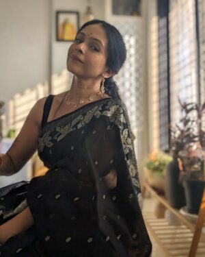 Aishwarya Narkar Instagram - मकर सक्रांतीच्या खूप शुभेच्छा 🫶

Jwellery.. @ovees_art_jewellery❤️

#aishwaryanarkar #blacksaree#makarsankrant #festival #maharashtrian #instagram