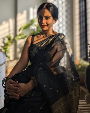 Aishwarya Narkar Instagram - मकर सक्रांतीच्या खूप शुभेच्छा 🫶

Jwellery.. @ovees_art_jewellery❤️

#aishwaryanarkar #blacksaree#makarsankrant #festival #maharashtrian #instagram