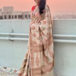 Aishwarya Narkar Instagram - 💕💕💕 📸♥️@ashwinikasar18 Saree @soul_emporium 💕 #aishwaryanarkar #sareefashion #sareelove #saree #instafashion #style #silk#instagram