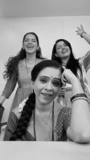 Aishwarya Narkar Instagram - Moye moye to banayenge 🐍

#Titeekshatawde #saatvyamulichisaatvimulgi  #smsm #zeemarathi #netra #beingnetra #instagood #instaworld #instagram #actorslife #actor #actress #artist #marathimulgi #bts #reels #reelitfeelit #real #happy #love #shootlife #shoot #bollywood #marathi #television #grateful