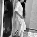 Aishwarya Narkar Instagram - .... #aishwaryanarkar #whitekurta #openhair #monochromatic #instafashion #instagram