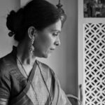 Aishwarya Narkar Instagram - 🖤🤍🖤❤️ #aishwaryanarkar #blacknwhitephotography #saree#maharshtrian#instafashion#instagram