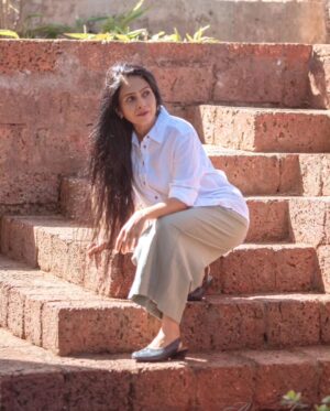 Aishwarya Narkar Instagram - 💝♥️

📸♥️@ashayrtulalwar 

#aishwaryanarkar #whiteshirt#love #feel#fashion#instafashion #style#instagram