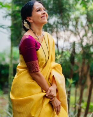Aishwarya Narkar Instagram - Adorning  the threads of culture ❤️
#1
#sareelove
Thank you @soul_emporium  for this beautiful tissue silk kanjivaram saree ..

 Thank you @harshalnikale for capturing this beautifully..🫰

(Some more pics are on the way...)

#silksaree
#aishwaryanarkar #sareebrands #elegance #traditional #feel#vibe#fashionstyle #instagram