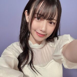 Akari Akase Instagram - 電子版  #週刊アスキー の表紙を担当させていただきました🫢✨

PC買いたいけど迷ってる人とかは読むと参考になるかも！
記事もあるので是非ゲットして下さい~😚✨

#あかせあかり 
#アスキー 
#表紙