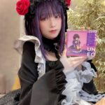 Akari Akase Instagram - TVアニメ「 #その着せ替え人形は恋をする 」のエンディングテーマ 私のデビューシングル「 #恋ノ行方」はもうGETして頂けましたか？🥰💭 通常版、初回限定盤、期間限定生産アニメ盤の3種類が出ておりますのでまだだよ！って方は是非GETして下さい🤍 ~~~~~~~~~~~~~~~~~~~~~~~~~~~~ 初回限定盤、期間限定生産アニメ盤にはサイン入りチェキプレゼントの応募はがきが封入されています！【応募締切が3/31まで】となっておりますので応募を考えている方は早めにGET、応募してください❣️ ~~~~~~~~~~~~~~~~~~~~~~~~~~~~ ▹▸期間限定生産アニメ盤にはアニメ絵柄のブラックロベリア、雫たんの描き下ろし生写真が封入❕3月末日生産分までの限定ものとなっていますので着せ恋ファンの方は是非！🤭✨ ▹▸初回仕様限定盤では、あかせあかりのコスプレ生写真全3種類のうちランダムで1枚封入されています❕是非全種類コンプしてください〜🥺💫 ちなみに通常盤だけにダイスキという曲が収録されております🤫それぞれ内容が違っていますので、詳しくは公式HPにて確認して下さい！ 購入報告沢山待ってま~す🌈 #あかせあかり #着せ恋 #エンディングテーマ #黒江雫 #コスプレ