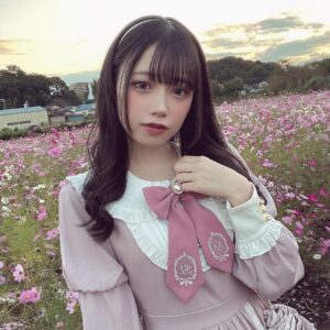 Akari Akase Instagram - 世界で1番お姫様👑？

#あかせあかり 
#コスモス畑 
#見てきた ✨

𝙵𝙰𝚂𝙷𝙸𝙾𝙽👗♡
ﾜﾝﾋﾟｰｽ.ﾌﾞﾛｰﾁ #amavel