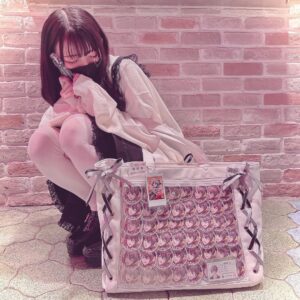 Akari Akase Instagram - ヲタ活中あかせしか画像が無かった……˙˚ʚ( ᐢ ̥_ ̫ _ ̥ᐢ )ɞ˚˙

皆の推しは誰かな~？あかせはいるかな💭？

(…半袖のお写真全然無い)

#ヲタ活 
#痛バッグ 
#幸せ 
#あかせあかり 
髪の分け目 #推しとおそろい 😀✨

𝙵𝙰𝚂𝙷𝙸𝙾𝙽👗♡
ﾌﾞﾗｳｽ.ｶｰﾃﾞｨｶﾞﾝ #MARS 
ｽｶｰﾄ #lizlisa 
ﾊﾞｯｸ #ザッカマート