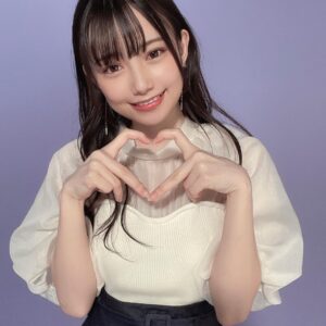 Akari Akase Instagram - 電子版  #週刊アスキー の表紙を担当させていただきました🫢✨

PC買いたいけど迷ってる人とかは読むと参考になるかも！
記事もあるので是非ゲットして下さい~😚✨

#あかせあかり 
#アスキー 
#表紙