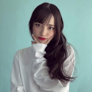 Akari Akase Instagram - アニメ「うる星やつら」と〈マンガート ビームス〉のコラボアイテムのモデルを担当させて頂きました~⚡️
どれも可愛いデザイン🥹

2/17(金)より発売しておりますので是非GETしてください💭✨

#あかせあかり 
#mangartbeams 
#BEAMS
#マンガートビームス 
#ビームス 
#うる星やつら 
#コラボ商品