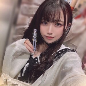 Akari Akase Instagram - ヲタ活中あかせしか画像が無かった……˙˚ʚ( ᐢ ̥_ ̫ _ ̥ᐢ )ɞ˚˙

皆の推しは誰かな~？あかせはいるかな💭？

(…半袖のお写真全然無い)

#ヲタ活 
#痛バッグ 
#幸せ 
#あかせあかり 
髪の分け目 #推しとおそろい 😀✨

𝙵𝙰𝚂𝙷𝙸𝙾𝙽👗♡
ﾌﾞﾗｳｽ.ｶｰﾃﾞｨｶﾞﾝ #MARS 
ｽｶｰﾄ #lizlisa 
ﾊﾞｯｸ #ザッカマート