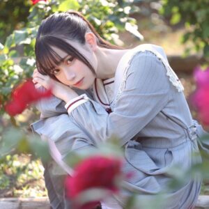 Akari Akase Instagram - 綺麗な薔薇には____

 #あかせあかり
#ポートレート 
#ポトレ 
#薔薇 
#ポニーテール 

𝙵𝙰𝚂𝙷𝙸𝙾𝙽👗♡
ﾜﾝﾋﾟｰｽ #secrethoney