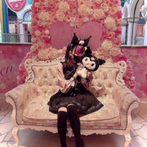 Akari Akase Instagram - #サンリオピューロランド 行った時のお写真(՞_ ̫ _՞)💜
クロミちゃん売り切れ多かったんだけど可愛かったので大満足！目瞑りがち👀

………ご飯撮るの下手すぎて😂w

#あかせあかり 
#クロミちゃん 
#ピューロランド 
#ピンク空間 💞

𝙵𝙰𝚂𝙷𝙸𝙾𝙽👗♡
ﾌﾞﾗｳｽ #mars 
ｽｶｰﾄ #lizlisa