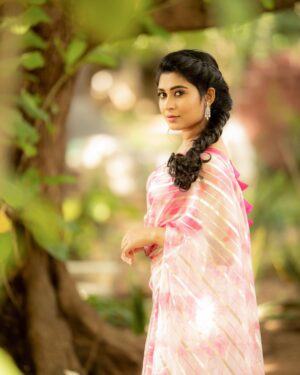 Akshita Bopaiah Instagram - Get me close 🙈

Costumes - @ivalinmabia
Photographer - @camerasenthil
Makeup - @priya_dharshini_makeupartist
Hair - @mani_stylist_
Location - @avmgardens
Shoot Organized by @rrajeshananda